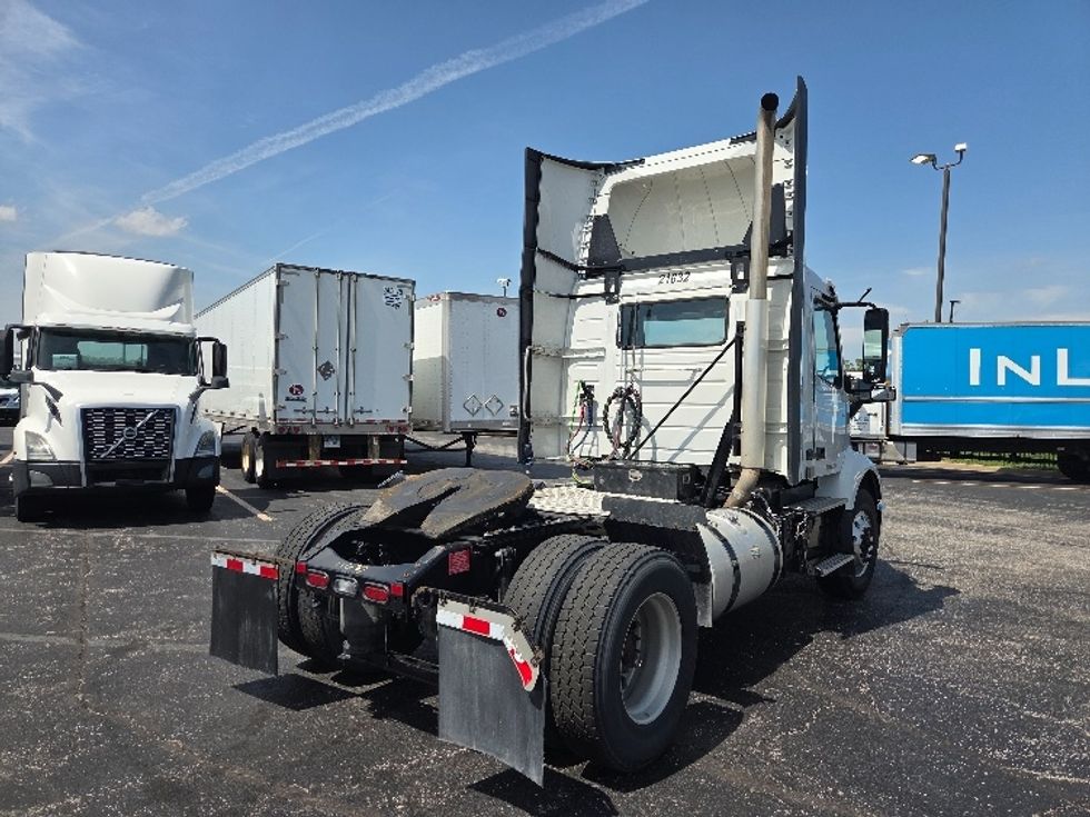 Day Cab Tractor-Heavy Duty Tractors-Volvo-2021-VNR42300-Kansas City-MO-225,063\n\t\tmiles-$ 36,000 - Image 7