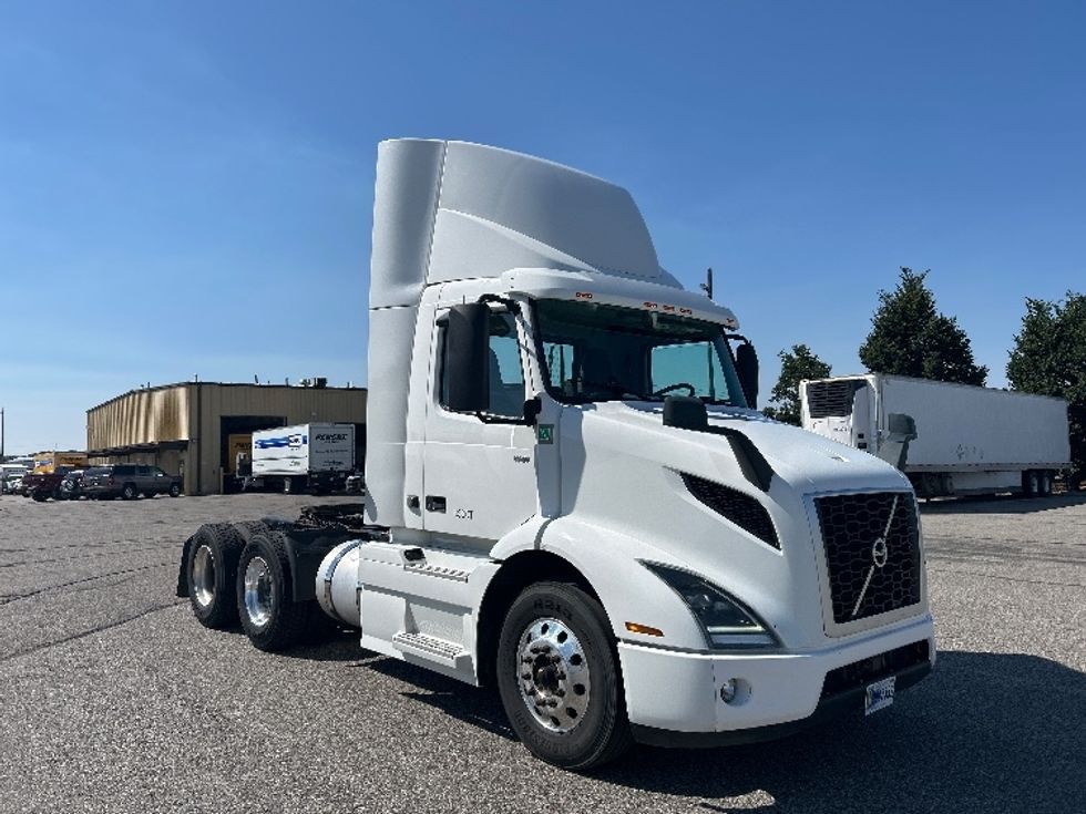 Day Cab Tractor-Heavy Duty Tractors-Volvo-2021-VNR64300-Amarillo-TX-534,396\n\t\tmiles-$ 38,250 - Image 1