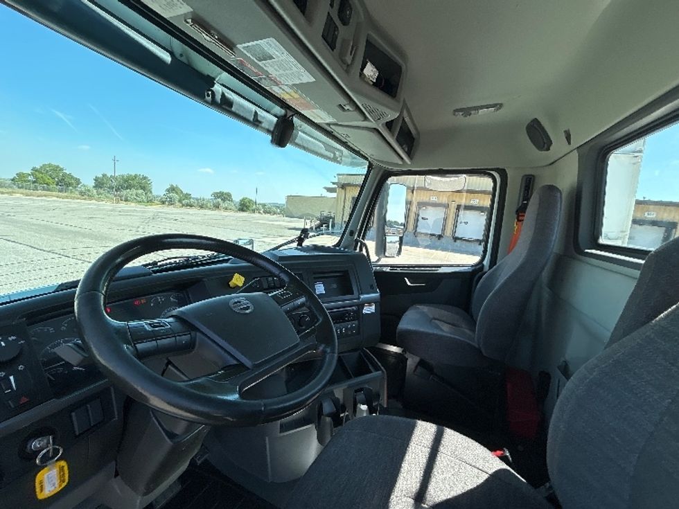 Day Cab Tractor-Heavy Duty Tractors-Volvo-2021-VNR64300-Amarillo-TX-534,396\n\t\tmiles-$ 38,250 - Image 10