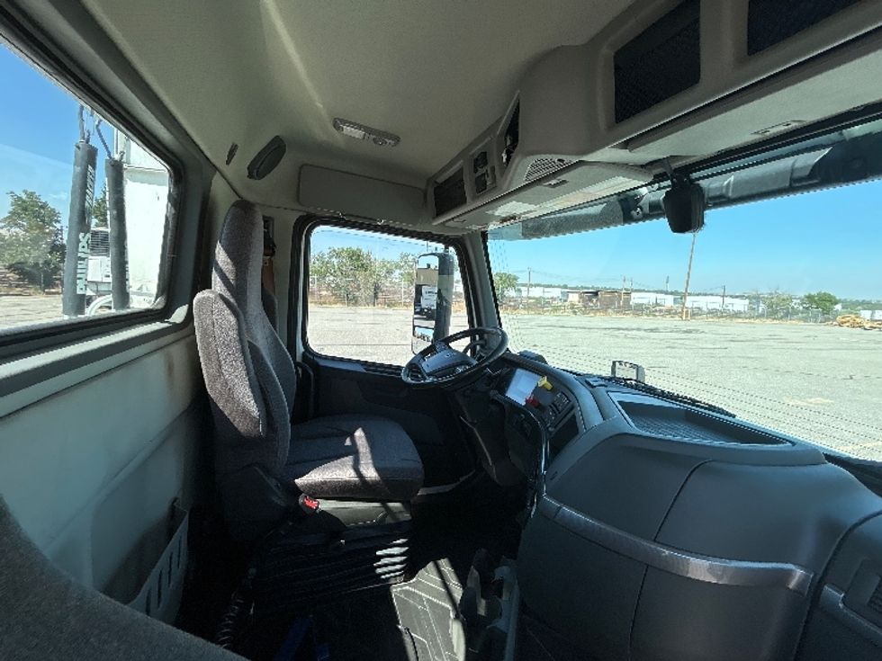 Day Cab Tractor-Heavy Duty Tractors-Volvo-2021-VNR64300-Amarillo-TX-534,396\n\t\tmiles-$ 38,250 - Image 14