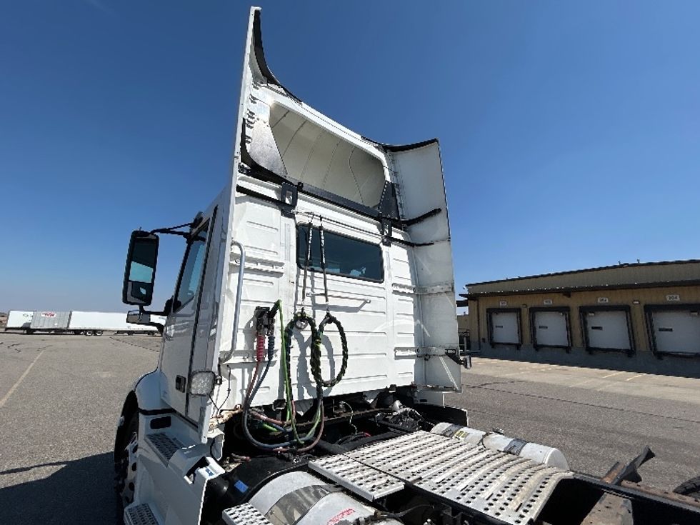 Day Cab Tractor-Heavy Duty Tractors-Volvo-2021-VNR64300-Amarillo-TX-534,396\n\t\tmiles-$ 38,250 - Image 17