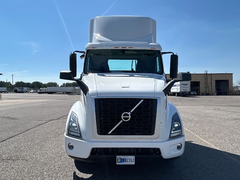 Day Cab Tractor-Heavy Duty Tractors-Volvo-2021-VNR64300-Amarillo-TX-534,396\n\t\tmiles-$ 38,250 - Image 2