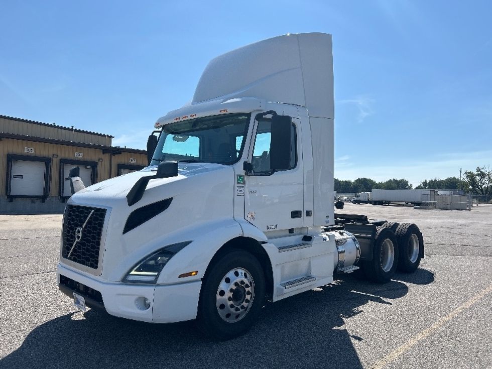 Day Cab Tractor-Heavy Duty Tractors-Volvo-2021-VNR64300-Amarillo-TX-534,396\n\t\tmiles-$ 38,250 - Image 3