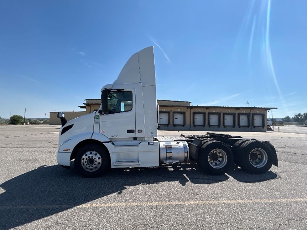 Day Cab Tractor-Heavy Duty Tractors-Volvo-2021-VNR64300-Amarillo-TX-534,396\n\t\tmiles-$ 38,250 - Image 4