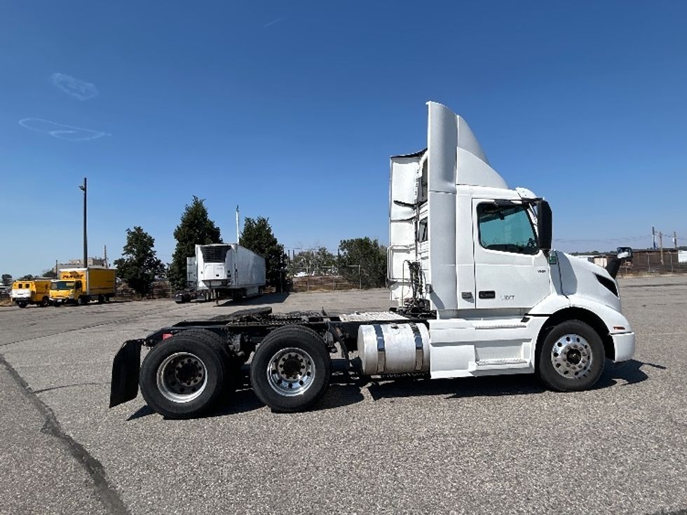 Day Cab Tractor-Heavy Duty Tractors-Volvo-2021-VNR64300-Amarillo-TX-534,396\n\t\tmiles-$ 38,250 - Image 8
