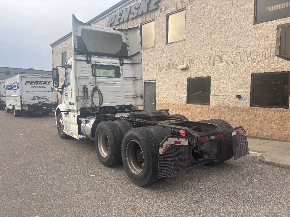 Day Cab Tractor-Heavy Duty Tractors-Volvo-2021-VNR64300-Brooklyn Park-MN-508,593\n\t\tmiles-$ 40,250 - Image 5