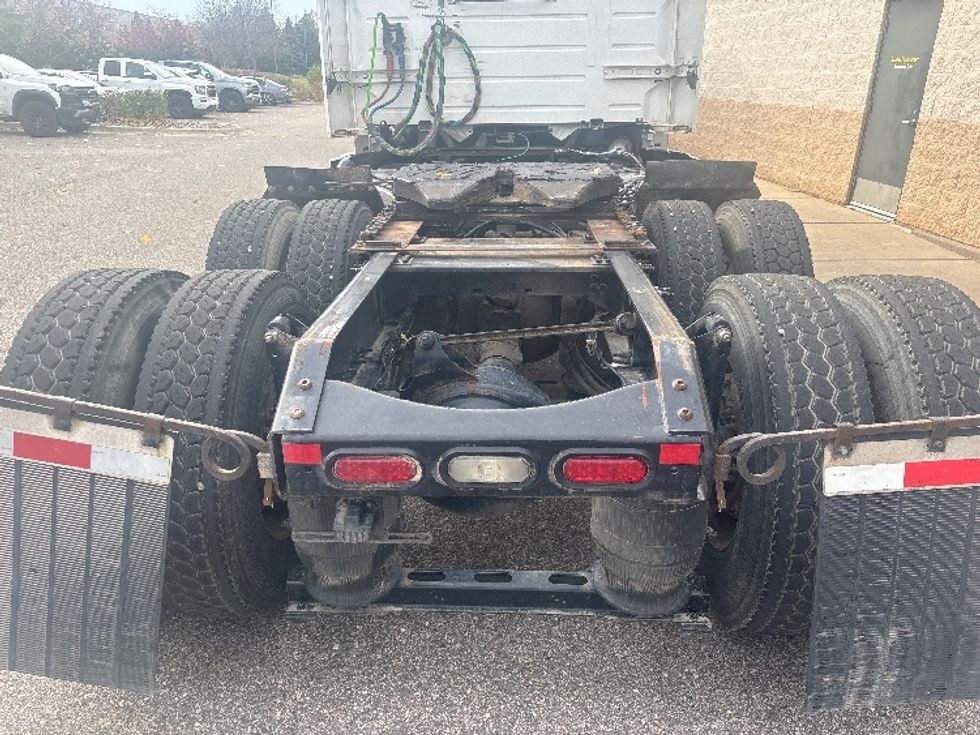 Day Cab Tractor-Heavy Duty Tractors-Volvo-2021-VNR64300-Brooklyn Park-MN-508,593\n\t\tmiles-$ 40,250 - Image 6