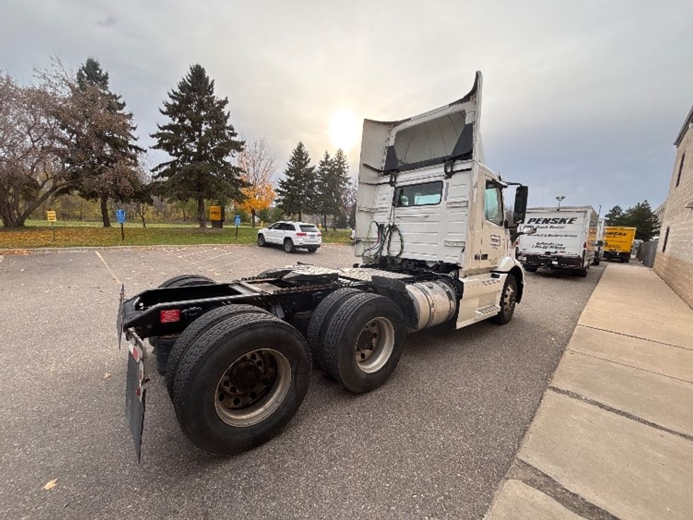 Day Cab Tractor-Heavy Duty Tractors-Volvo-2021-VNR64300-Brooklyn Park-MN-508,593\n\t\tmiles-$ 40,250 - Image 7
