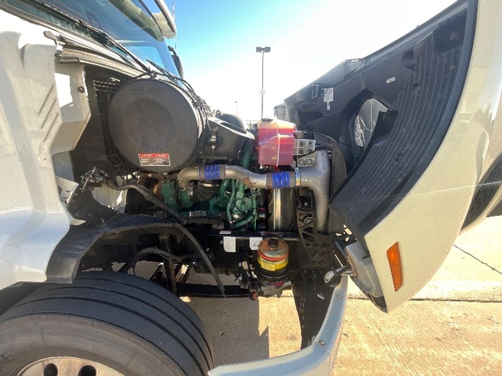 Day Cab Tractor-Heavy Duty Tractors-Volvo-2021-VNR64300-East Chicago-IN-466,057\n\t\tmiles-$ 44,250 - Image 15