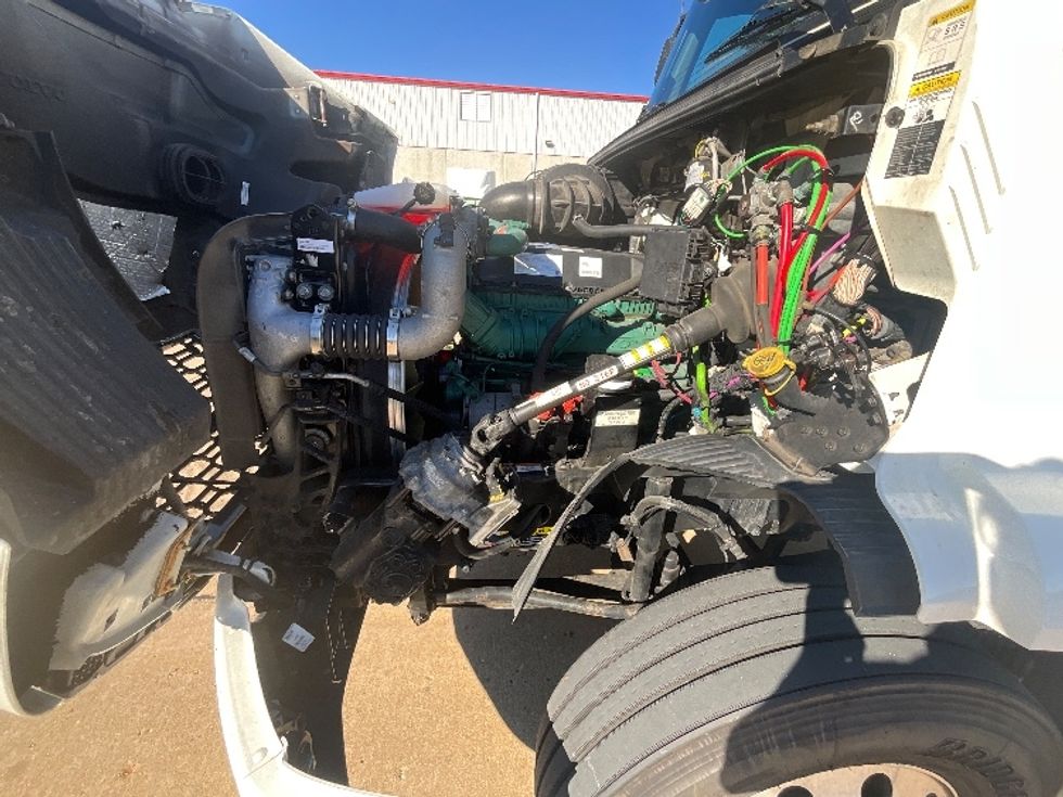 Day Cab Tractor-Heavy Duty Tractors-Volvo-2021-VNR64300-East Chicago-IN-466,057\n\t\tmiles-$ 44,250 - Image 16