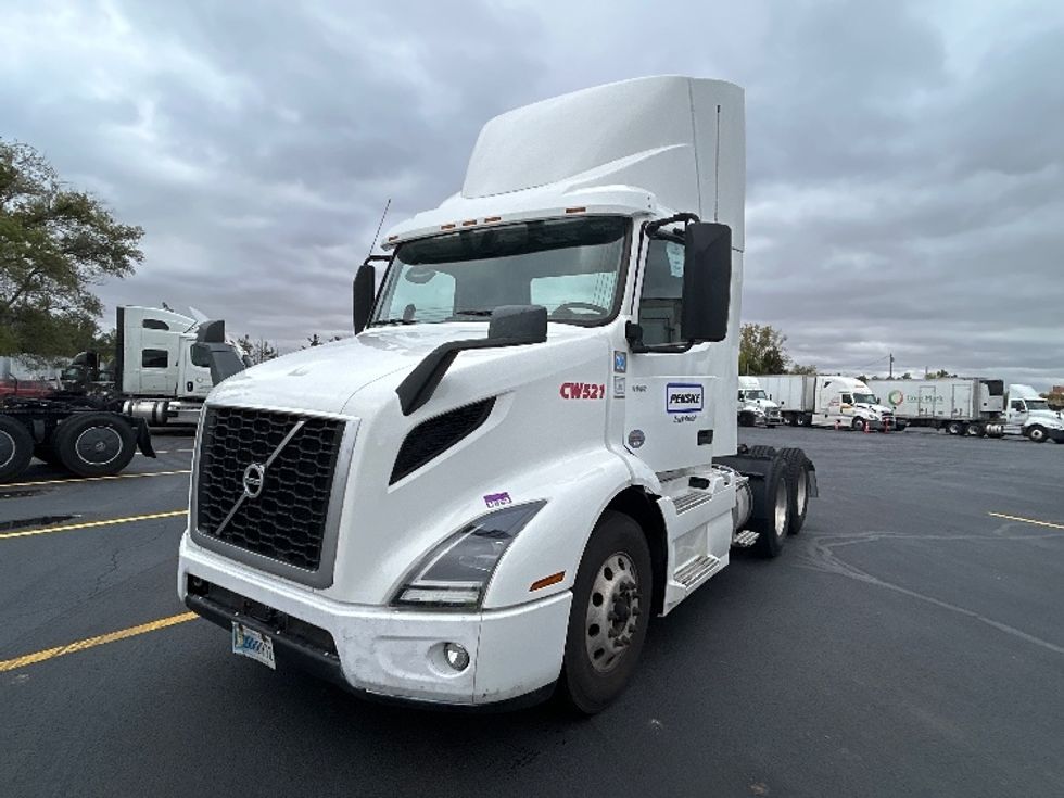 Day Cab Tractor-Heavy Duty Tractors-Volvo-2021-VNR64300-East Chicago-IN-492,665\n\t\tmiles-$ 41,750 - Image 3