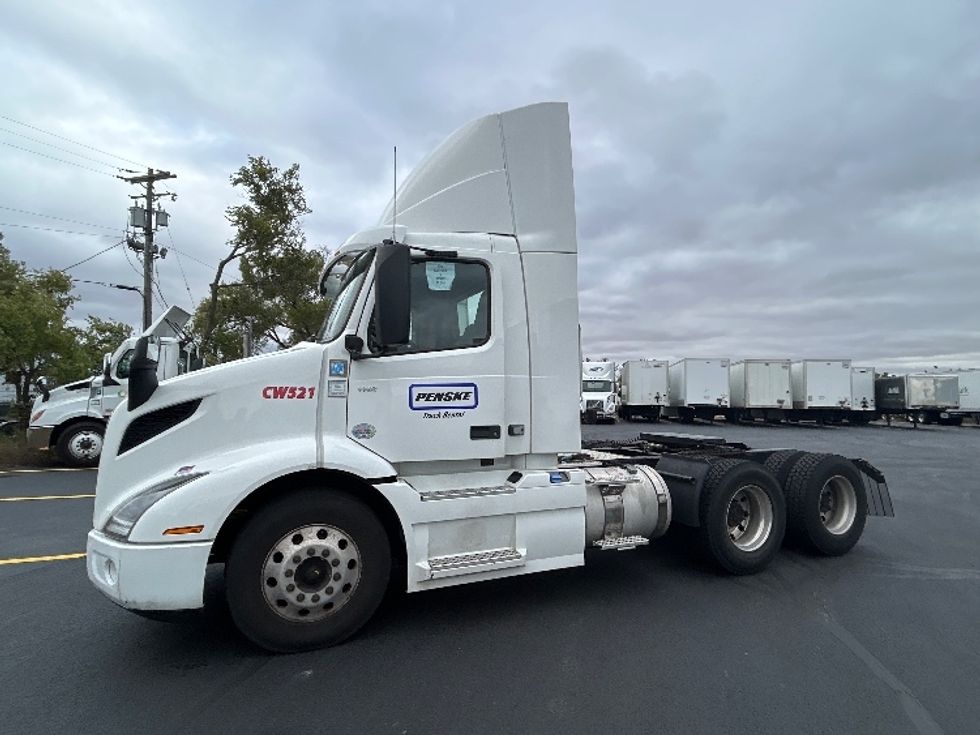 Day Cab Tractor-Heavy Duty Tractors-Volvo-2021-VNR64300-East Chicago-IN-492,665\n\t\tmiles-$ 41,750 - Image 4