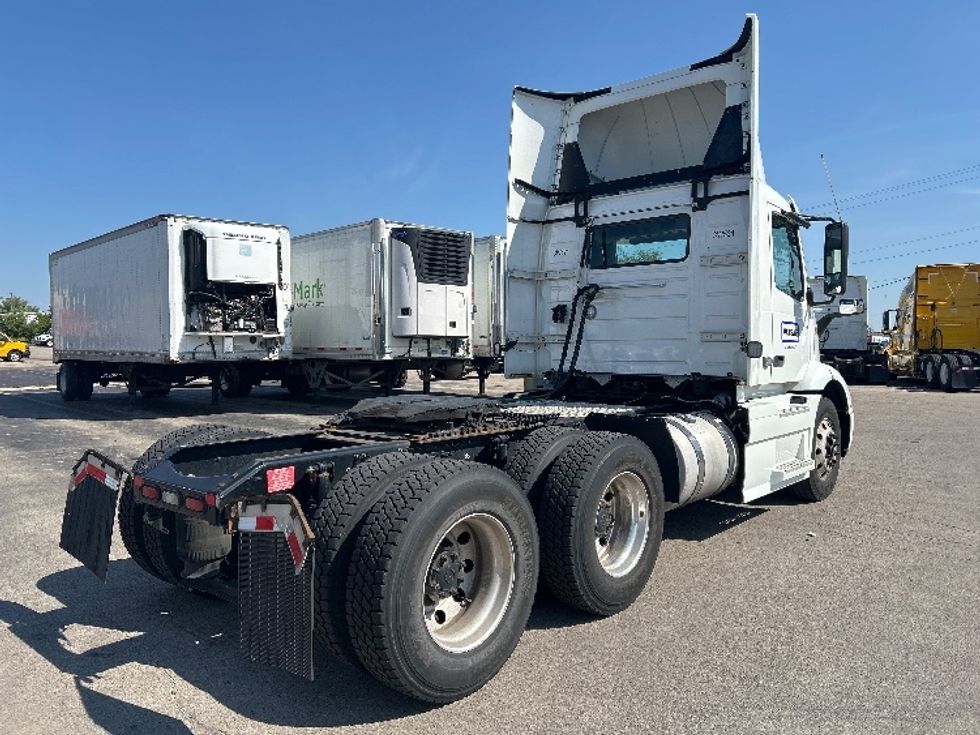 Day Cab Tractor-Heavy Duty Tractors-Volvo-2021-VNR64300-East Chicago-IN-492,665\n\t\tmiles-$ 41,750 - Image 7