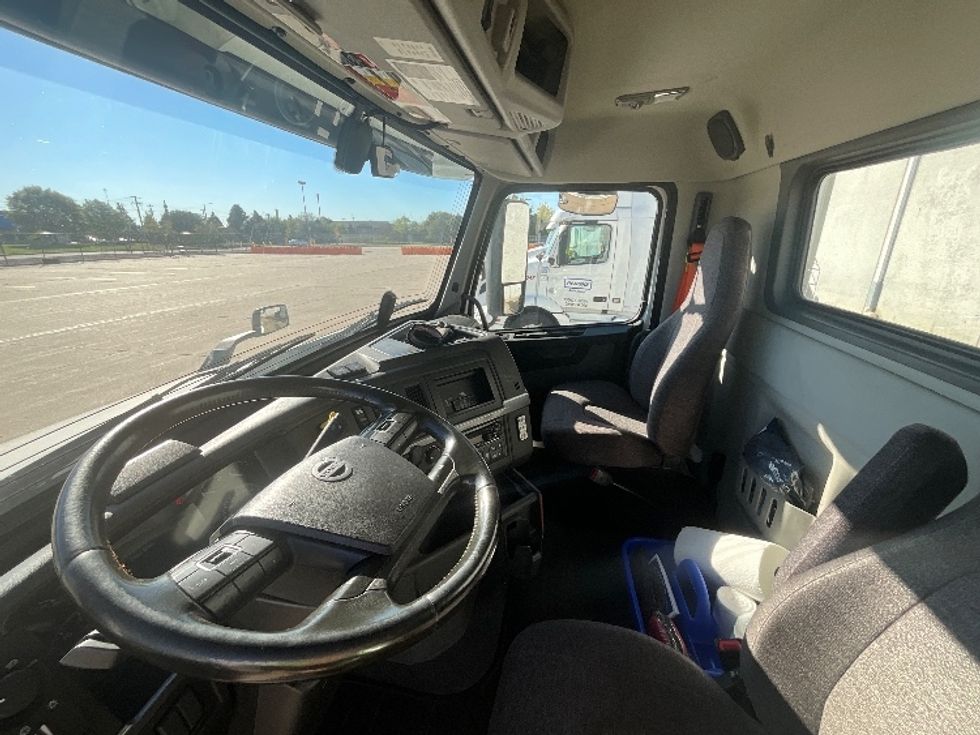 Day Cab Tractor-Heavy Duty Tractors-Volvo-2021-VNR64300-East Chicago-IN-499,931\n\t\tmiles-$ 41,000 - Image 10