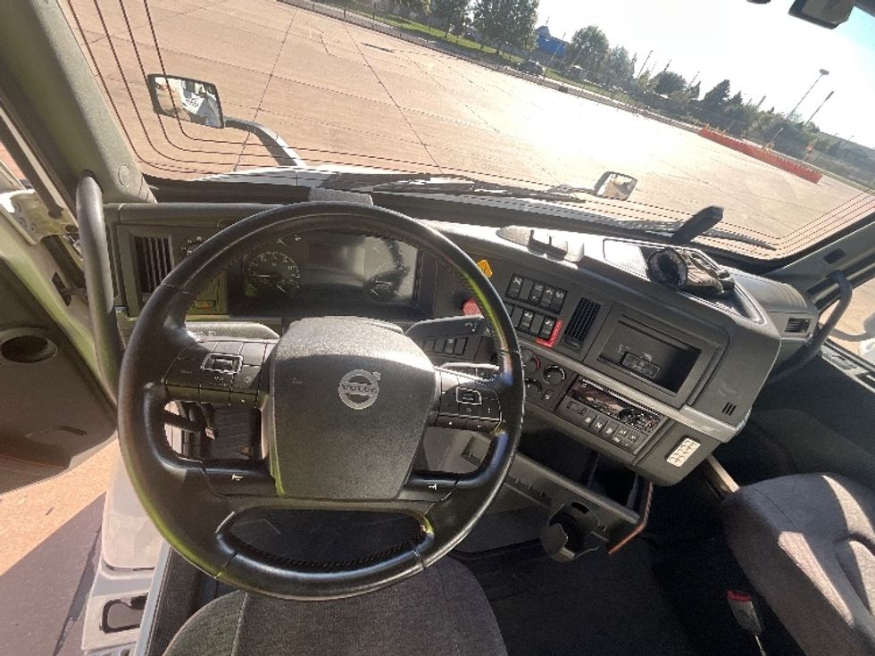 Day Cab Tractor-Heavy Duty Tractors-Volvo-2021-VNR64300-East Chicago-IN-499,931\n\t\tmiles-$ 41,000 - Image 11