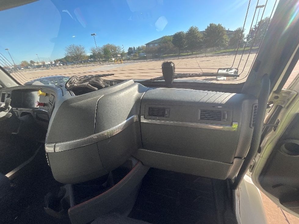 Day Cab Tractor-Heavy Duty Tractors-Volvo-2021-VNR64300-East Chicago-IN-499,931\n\t\tmiles-$ 41,000 - Image 13