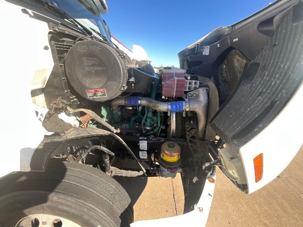 Day Cab Tractor-Heavy Duty Tractors-Volvo-2021-VNR64300-East Chicago-IN-499,931\n\t\tmiles-$ 41,000 - Image 15