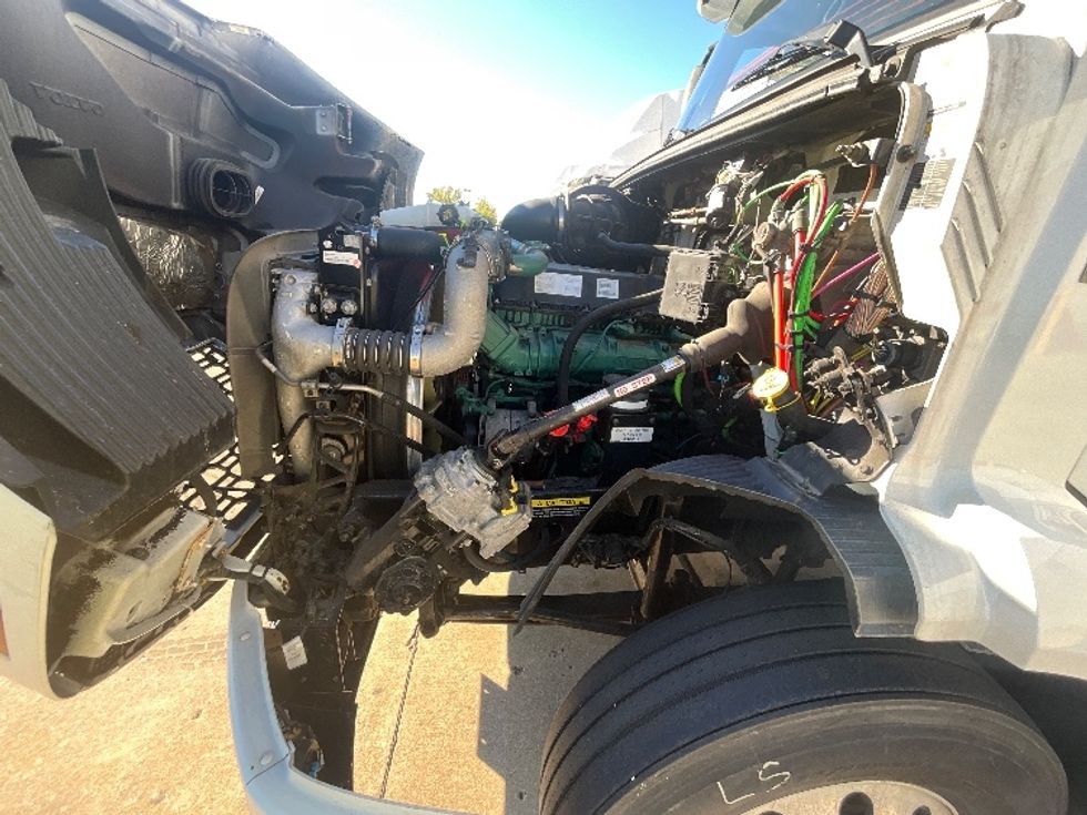 Day Cab Tractor-Heavy Duty Tractors-Volvo-2021-VNR64300-East Chicago-IN-499,931\n\t\tmiles-$ 41,000 - Image 16