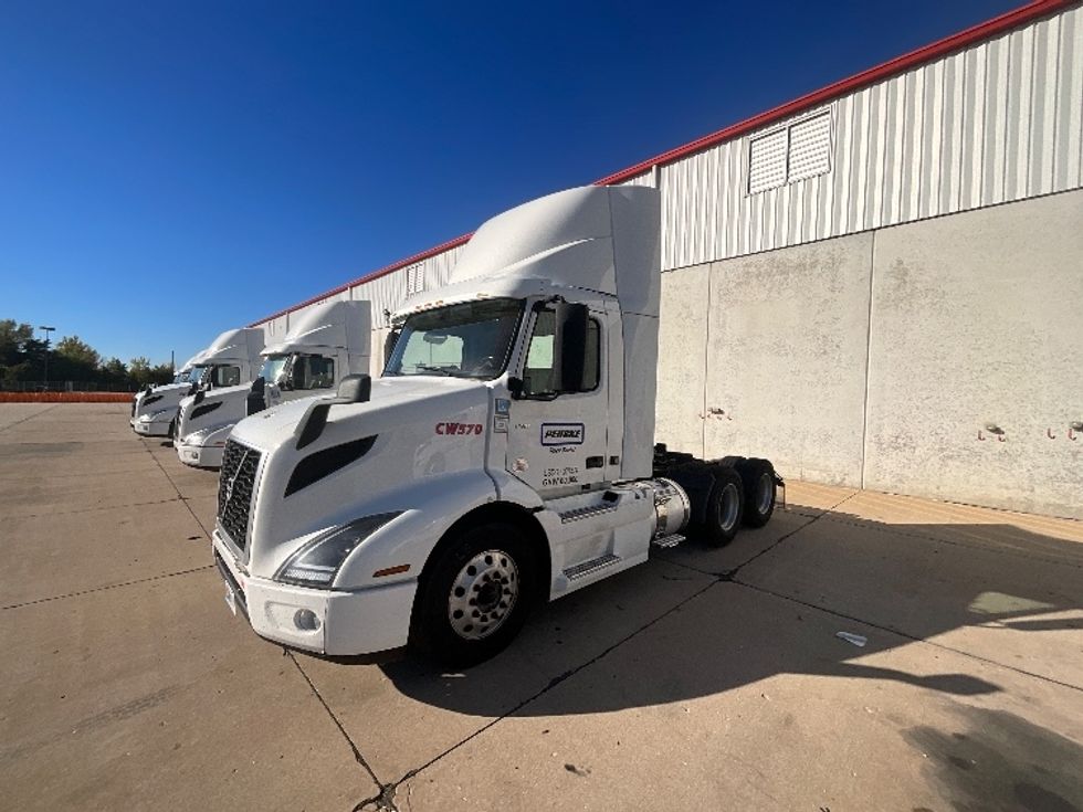 Day Cab Tractor-Heavy Duty Tractors-Volvo-2021-VNR64300-East Chicago-IN-499,931\n\t\tmiles-$ 41,000 - Image 3