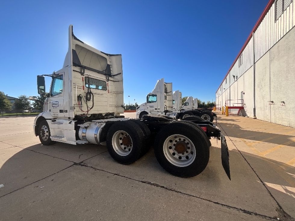 Day Cab Tractor-Heavy Duty Tractors-Volvo-2021-VNR64300-East Chicago-IN-499,931\n\t\tmiles-$ 41,000 - Image 6
