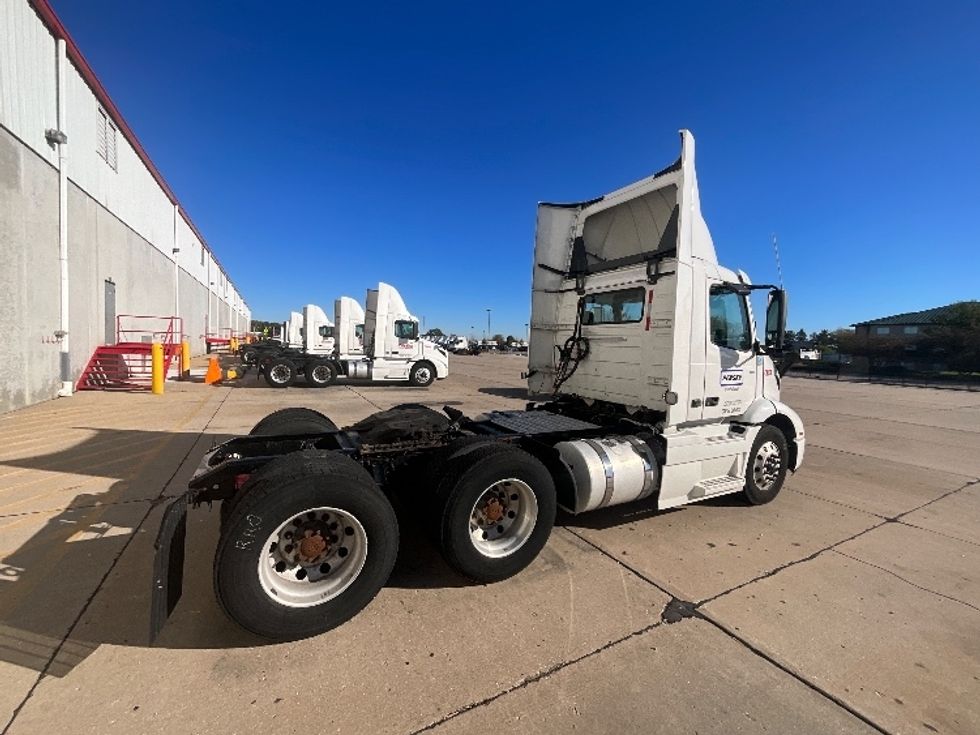 Day Cab Tractor-Heavy Duty Tractors-Volvo-2021-VNR64300-East Chicago-IN-499,931\n\t\tmiles-$ 41,000 - Image 8
