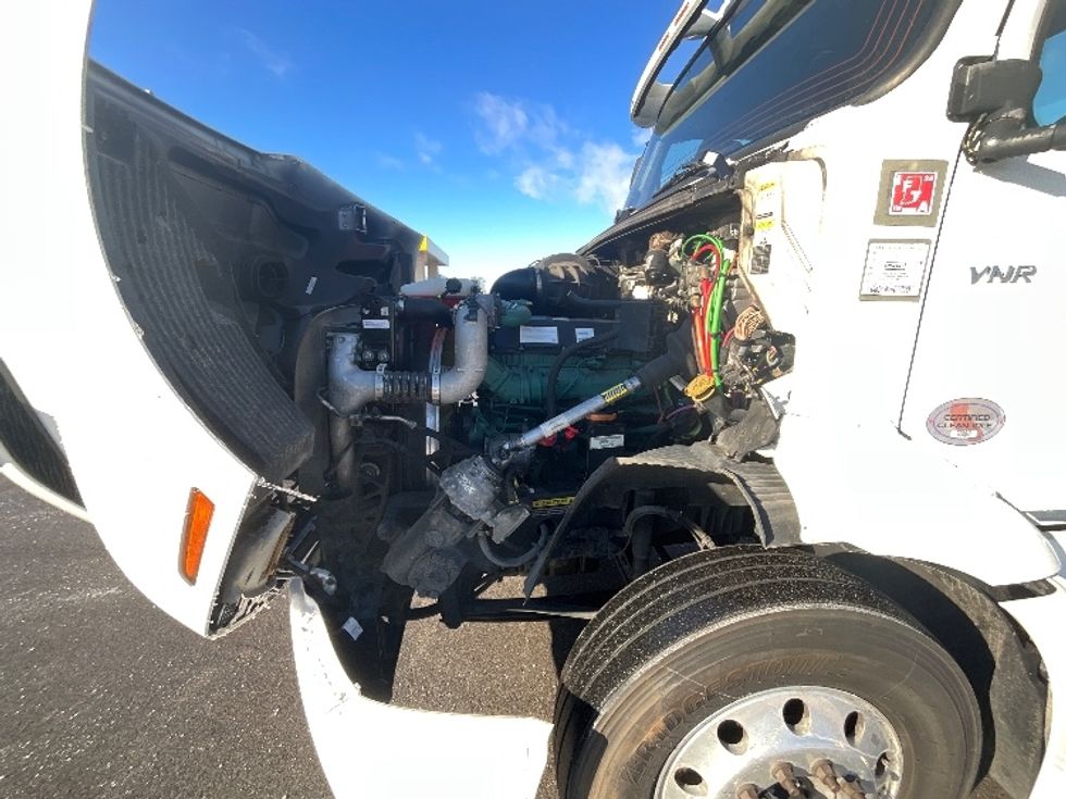 Day Cab Tractor-Heavy Duty Tractors-Volvo-2021-VNR64300-East Chicago-IN-507,716\n\t\tmiles-$ 53,500 - Image 16