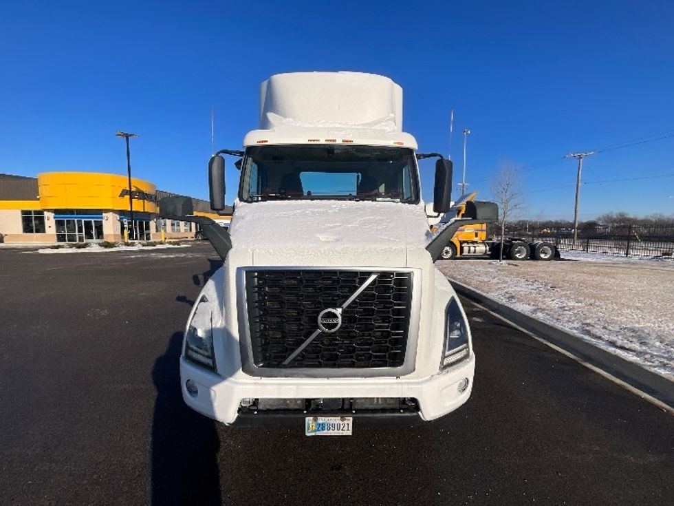Day Cab Tractor-Heavy Duty Tractors-Volvo-2021-VNR64300-East Chicago-IN-507,716\n\t\tmiles-$ 53,500 - Image 2