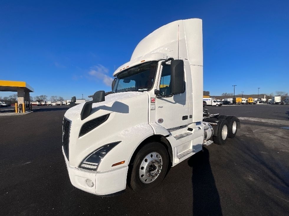 Day Cab Tractor-Heavy Duty Tractors-Volvo-2021-VNR64300-East Chicago-IN-507,716\n\t\tmiles-$ 53,500 - Image 3