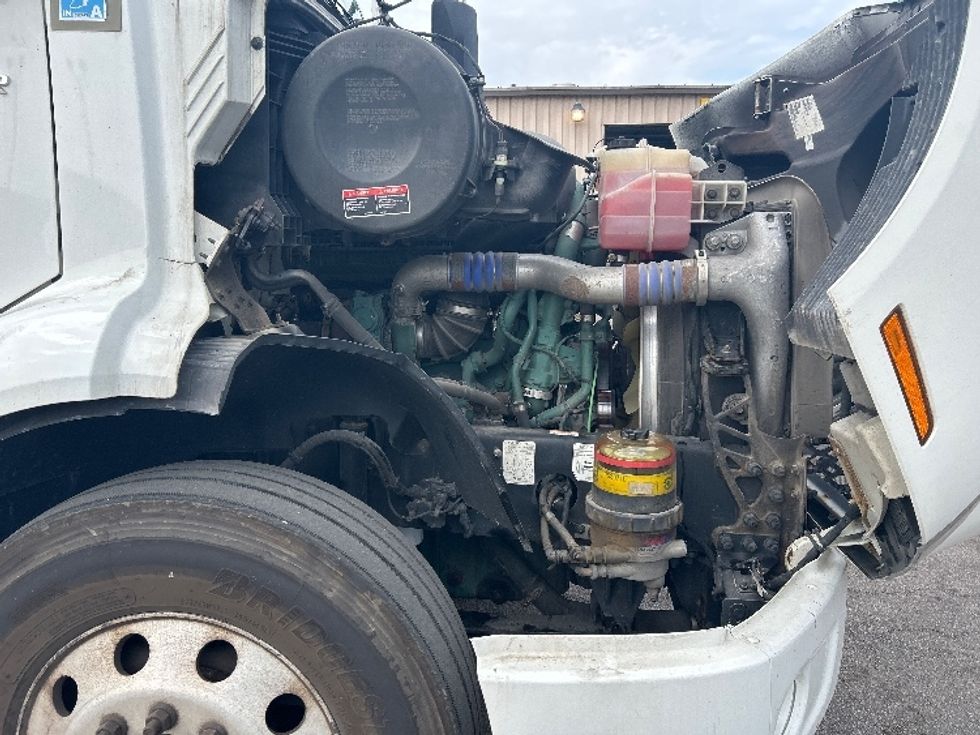 Day Cab Tractor-Heavy Duty Tractors-Volvo-2021-VNR64300-East Chicago-IN-516,367\n\t\tmiles-$ 39,500 - Image 16