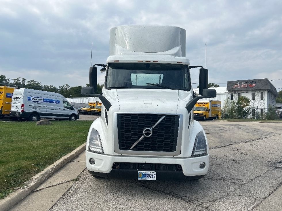 Day Cab Tractor-Heavy Duty Tractors-Volvo-2021-VNR64300-East Chicago-IN-516,367\n\t\tmiles-$ 39,500 - Image 2