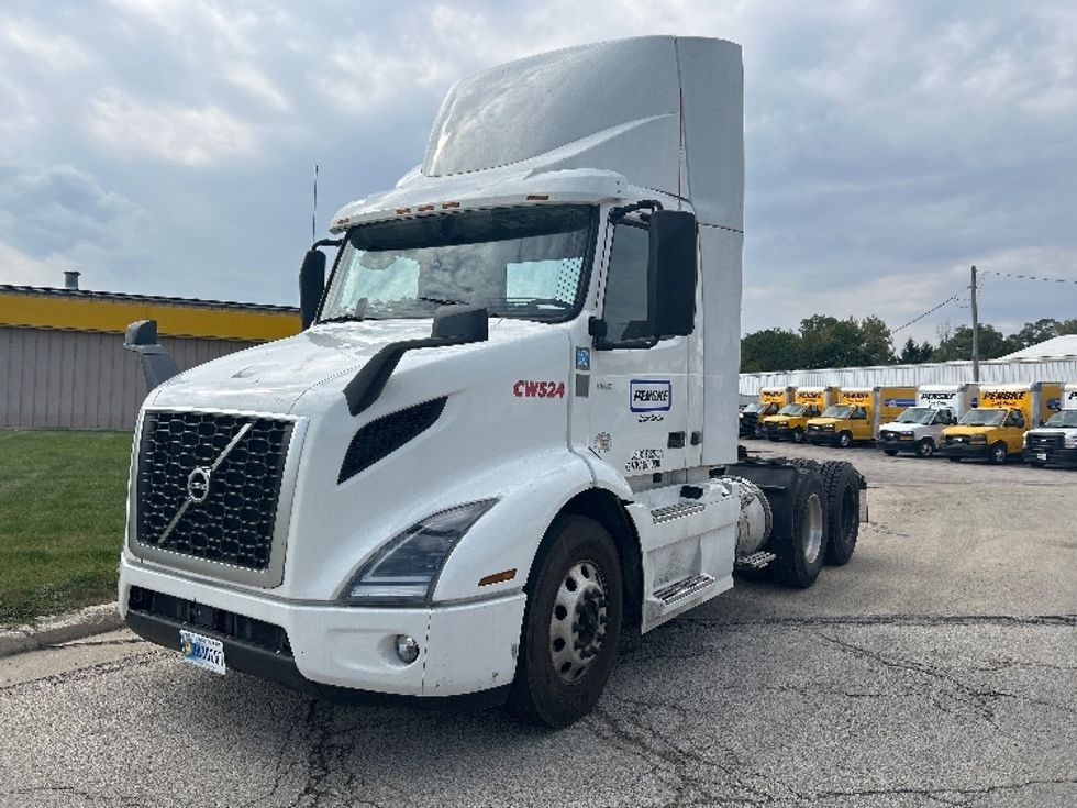 Day Cab Tractor-Heavy Duty Tractors-Volvo-2021-VNR64300-East Chicago-IN-516,367\n\t\tmiles-$ 39,500 - Image 3