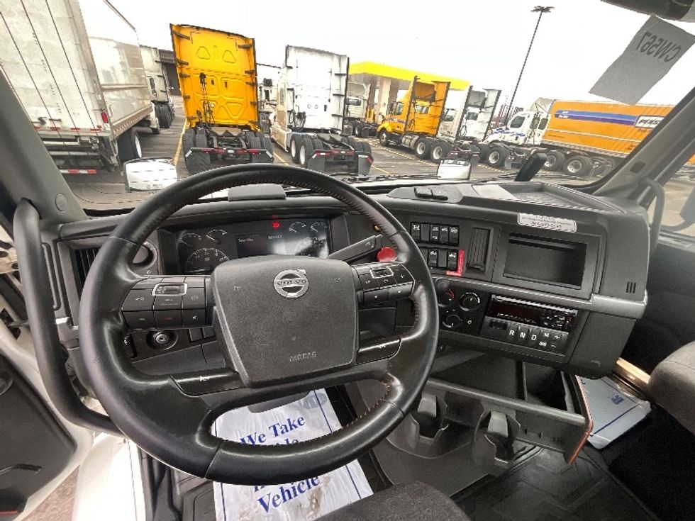 Day Cab Tractor-Heavy Duty Tractors-Volvo-2021-VNR64300-East Chicago-IN-528,942\n\t\tmiles-$ 51,500 - Image 11