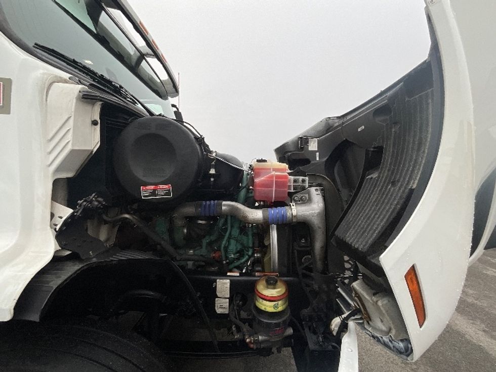 Day Cab Tractor-Heavy Duty Tractors-Volvo-2021-VNR64300-East Chicago-IN-528,942\n\t\tmiles-$ 51,500 - Image 15