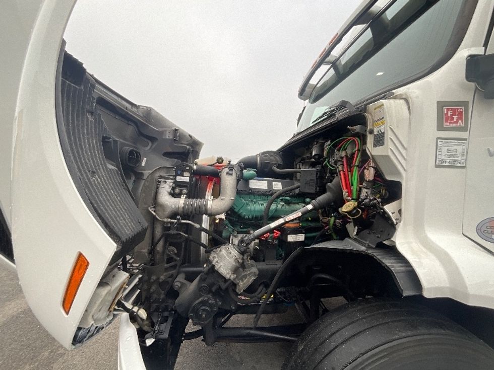 Day Cab Tractor-Heavy Duty Tractors-Volvo-2021-VNR64300-East Chicago-IN-528,942\n\t\tmiles-$ 51,500 - Image 16