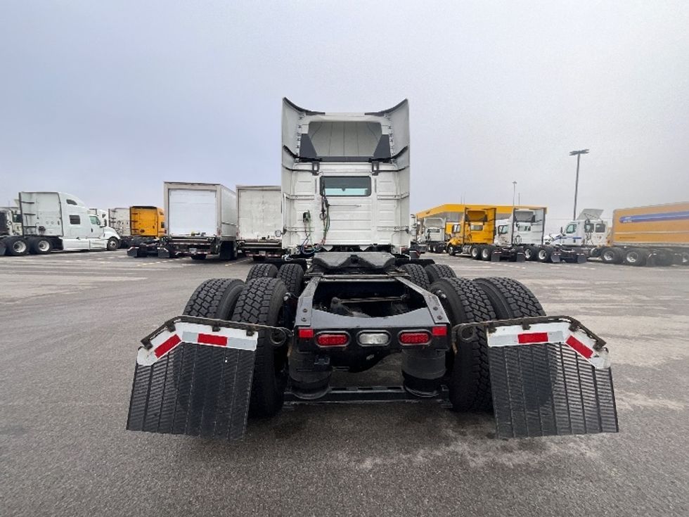 Day Cab Tractor-Heavy Duty Tractors-Volvo-2021-VNR64300-East Chicago-IN-528,942\n\t\tmiles-$ 51,500 - Image 6