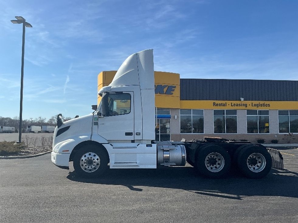 Day Cab Tractor-Heavy Duty Tractors-Volvo-2021-VNR64300-East Chicago-IN-531,232\n\t\tmiles-$ 37,000 - Image 4