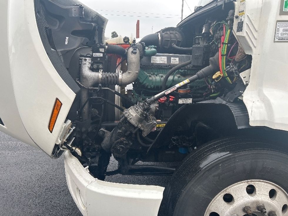 Day Cab Tractor-Heavy Duty Tractors-Volvo-2021-VNR64300-East Chicago-IN-532,733\n\t\tmiles-$ 36,750 - Image 16