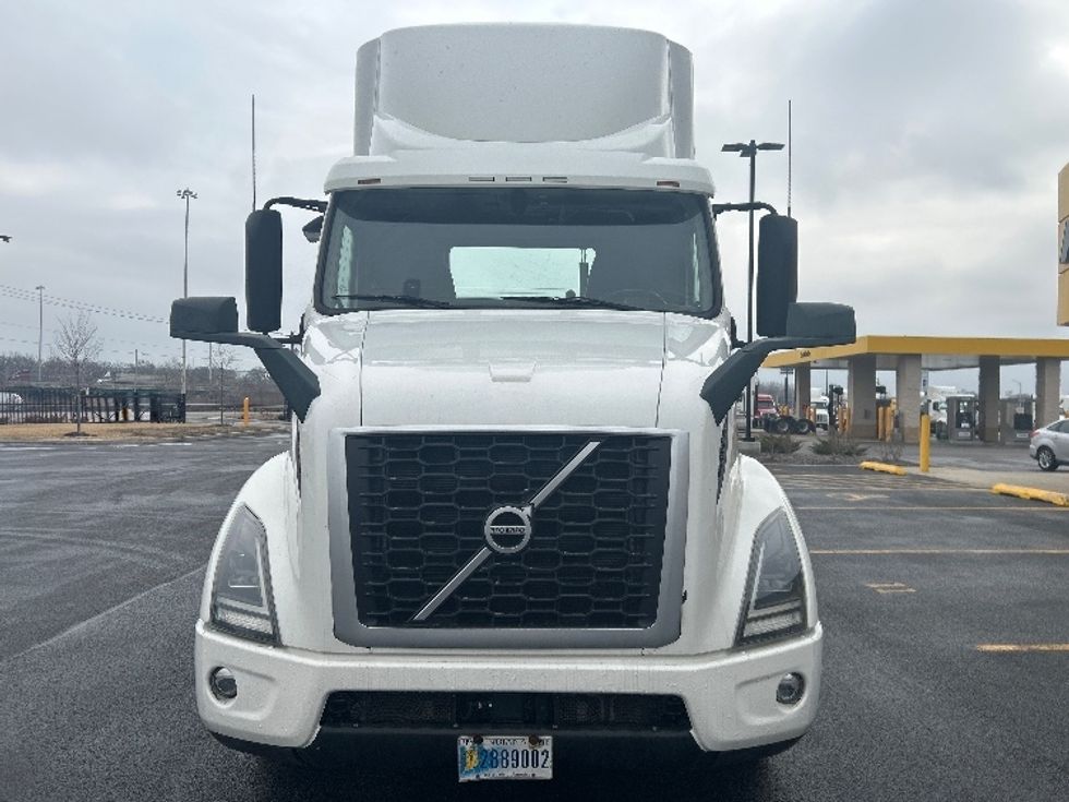 Day Cab Tractor-Heavy Duty Tractors-Volvo-2021-VNR64300-East Chicago-IN-532,733\n\t\tmiles-$ 36,750 - Image 2