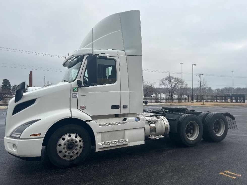 Day Cab Tractor-Heavy Duty Tractors-Volvo-2021-VNR64300-East Chicago-IN-532,733\n\t\tmiles-$ 36,750 - Image 4