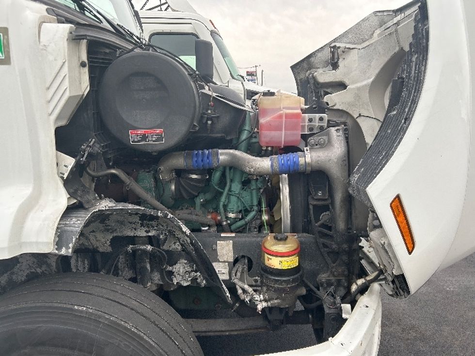 Day Cab Tractor-Heavy Duty Tractors-Volvo-2021-VNR64300-East Chicago-IN-535,033\n\t\tmiles-$ 36,750 - Image 13