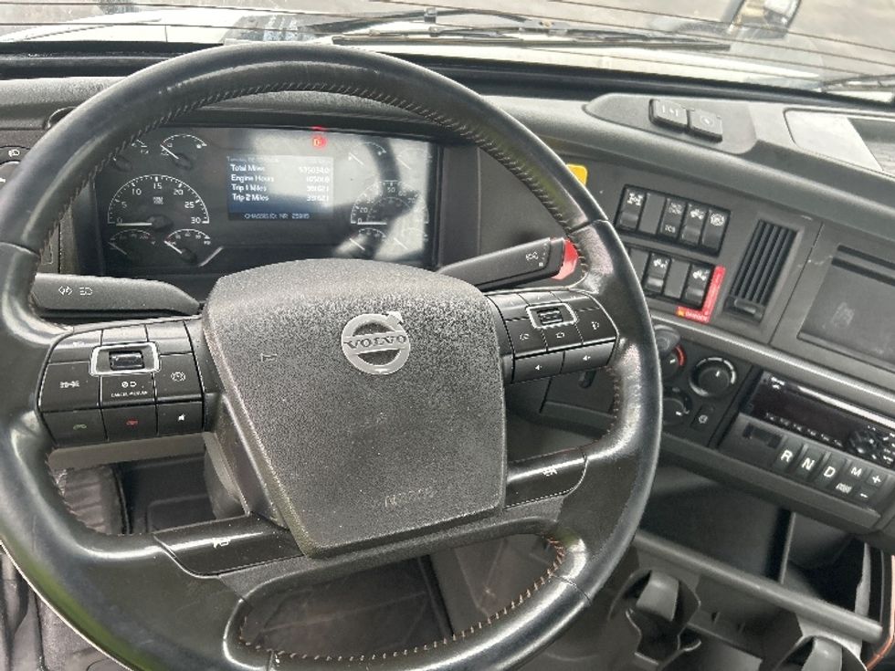 Day Cab Tractor-Heavy Duty Tractors-Volvo-2021-VNR64300-East Chicago-IN-535,033\n\t\tmiles-$ 36,750 - Image 9