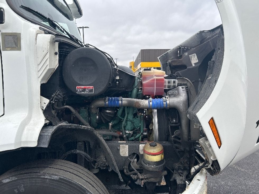 Day Cab Tractor-Heavy Duty Tractors-Volvo-2021-VNR64300-East Chicago-IN-545,897\n\t\tmiles-$ 35,500 - Image 13