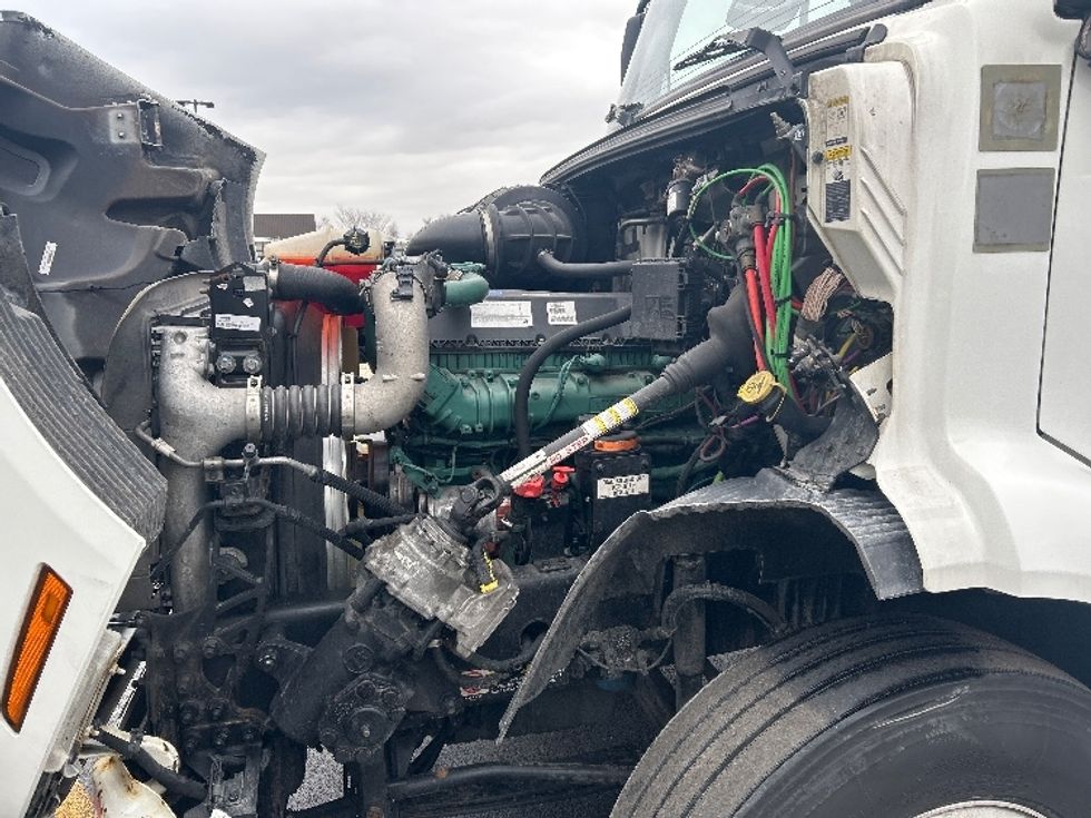 Day Cab Tractor-Heavy Duty Tractors-Volvo-2021-VNR64300-East Chicago-IN-545,897\n\t\tmiles-$ 35,500 - Image 14
