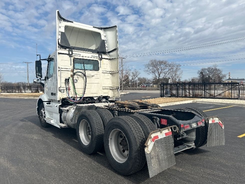 Day Cab Tractor-Heavy Duty Tractors-Volvo-2021-VNR64300-East Chicago-IN-554,432\n\t\tmiles-$ 34,750 - Image 5
