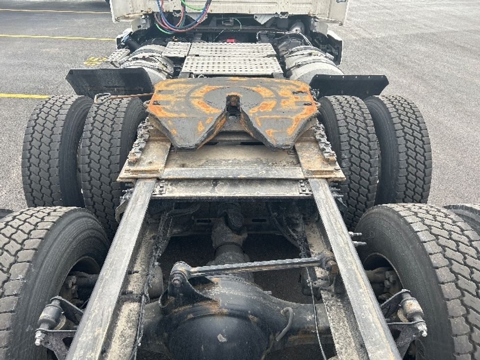 Day Cab Tractor-Heavy Duty Tractors-Volvo-2021-VNR64300-East Chicago-IN-554,432\n\t\tmiles-$ 34,750 - Image 6