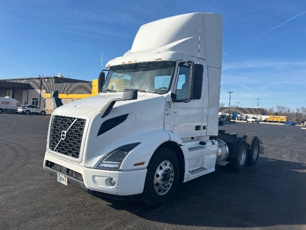 Day Cab Tractor-Heavy Duty Tractors-Volvo-2021-VNR64300-East Chicago-IN-564,632\n\t\tmiles-$ 33,750 - Image 3