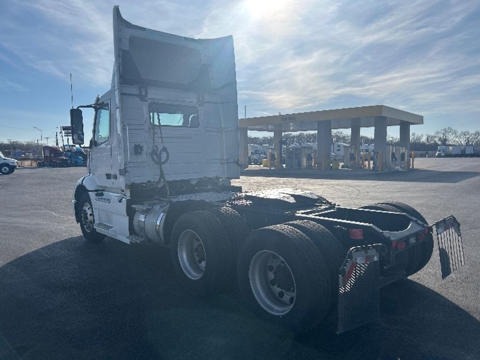 Day Cab Tractor-Heavy Duty Tractors-Volvo-2021-VNR64300-East Chicago-IN-564,632\n\t\tmiles-$ 33,750 - Image 5