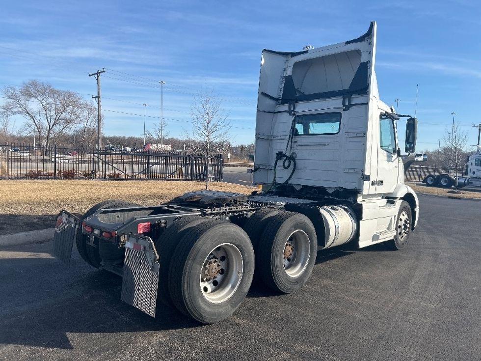 Day Cab Tractor-Heavy Duty Tractors-Volvo-2021-VNR64300-East Chicago-IN-564,632\n\t\tmiles-$ 33,750 - Image 7