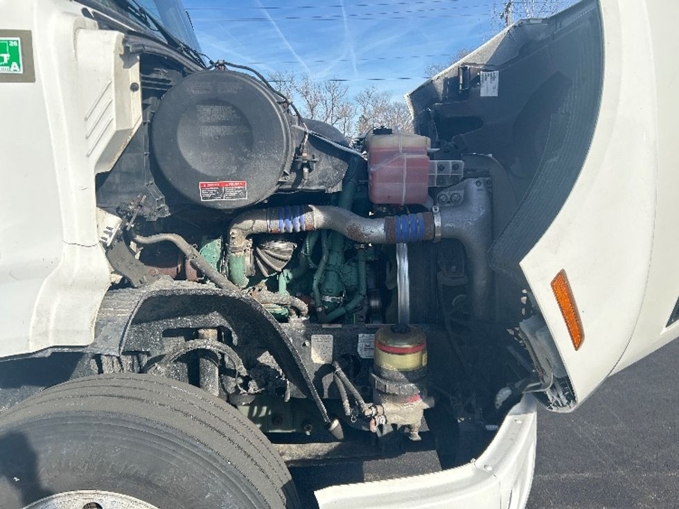 Day Cab Tractor-Heavy Duty Tractors-Volvo-2021-VNR64300-East Chicago-IN-567,053\n\t\tmiles-$ 33,500 - Image 15