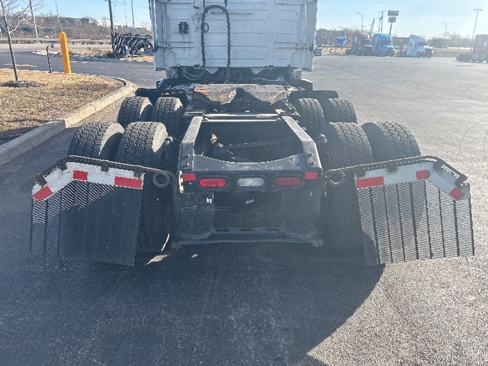 Day Cab Tractor-Heavy Duty Tractors-Volvo-2021-VNR64300-East Chicago-IN-567,053\n\t\tmiles-$ 33,500 - Image 6